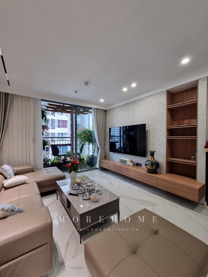 Thi công sofa chữ L bọc da màu be được ưa chuộng sử dụng cho nhiều loại không gian nhỏ hoặc lớn, rất phù hợp mang tới sự thoáng đãng, và sử dụng thoải mái nhất